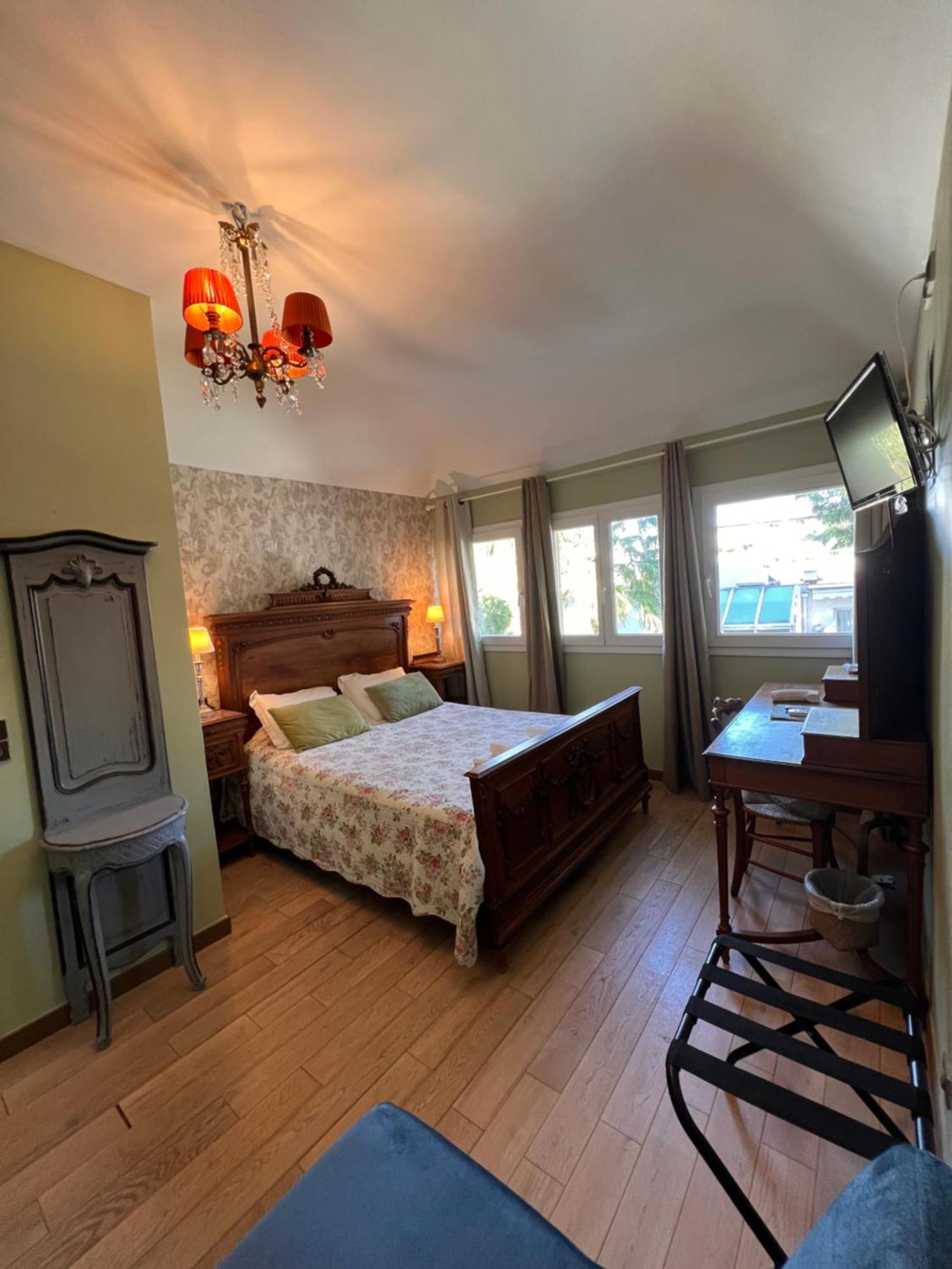Hotel Le Ponteil Αντίμπ Εξωτερικό φωτογραφία